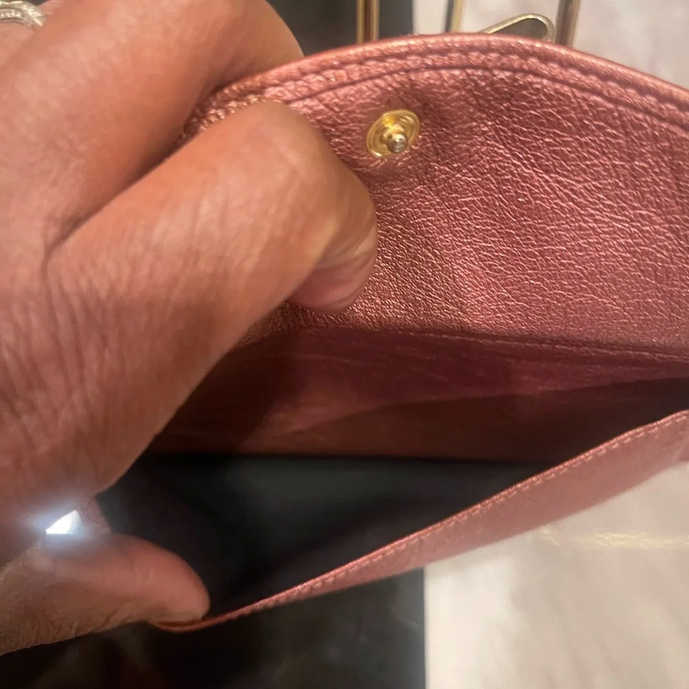 GUC Chloe signature bow zippy wallet - Picture 4 of 10